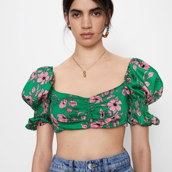 Tops - Zara Floral Crop Top